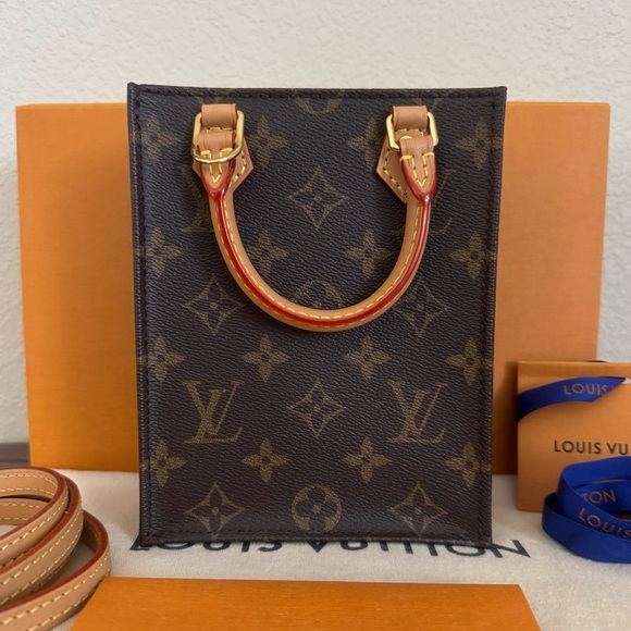 NEW LOUIS VUITTON Monogram Petit Sac Plat - Picture 3 of 10
